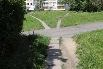 (vyšlapané pěšiny, odstranění zbytečných zábradlí v zeleni atd.