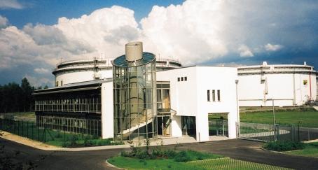 DCE INÁ SPOLEâNOST MERO PIPELINE, GMBH ADMINISTRATIVNÍ BUDOVA DCE INÉ SPOLEâNOSTI MERO PIPELINE, GmbH, VOLHBURG AN DER DONAU Spoleãnost MERO Pipeline, GmbH, pfiepravila za pût let provozu ropovodu