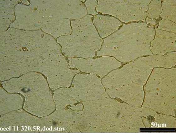 5.1. Feritická struktura, která je rovnoměrná má střední velikost zrna 7 µm (minimální µm a maximální µm). Na hranicích zrn, především v okolí trojných bodů se vyskytuje terciální cementit.