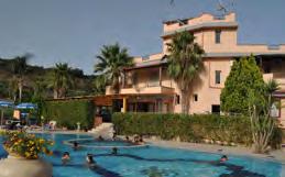 » residence ESPERI (Capo Vaticano) Residence ESMERLO leží na pláži Grotticelle, 9 km od městečka Tropea, které nabízí jak večerní zábavu, tak obchody a restaurace.