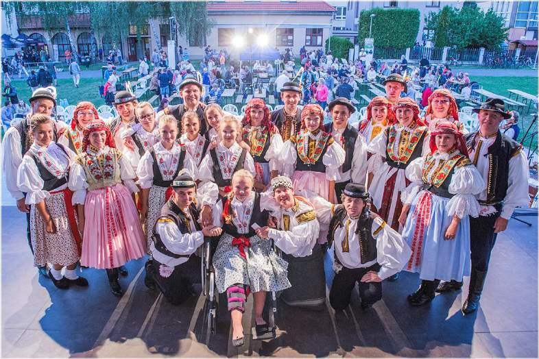 Folklórní soubory Radovan, Pozdní sběr a Radovánek FOLKLÓRNÍ VYSTOUPENÍ FOLKLÓRNÍ VÝUKA