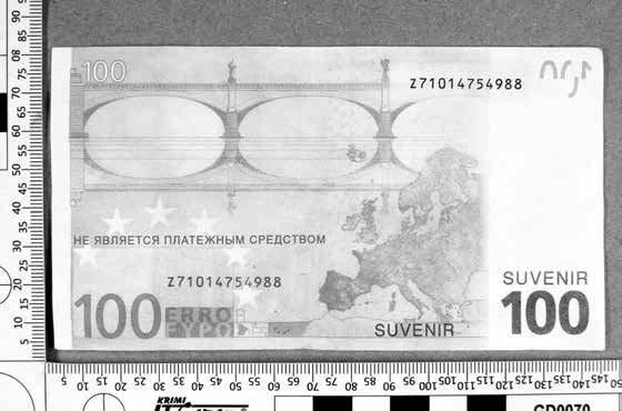 šedesátiletému cizinci. Celkem tak dal do oběhu dvanáct bankovek, které opředl smyšlenými legendami. Podle policie se svojí akcí uspěl jak ve Zlínském, tak Moravskoslezském kraji.