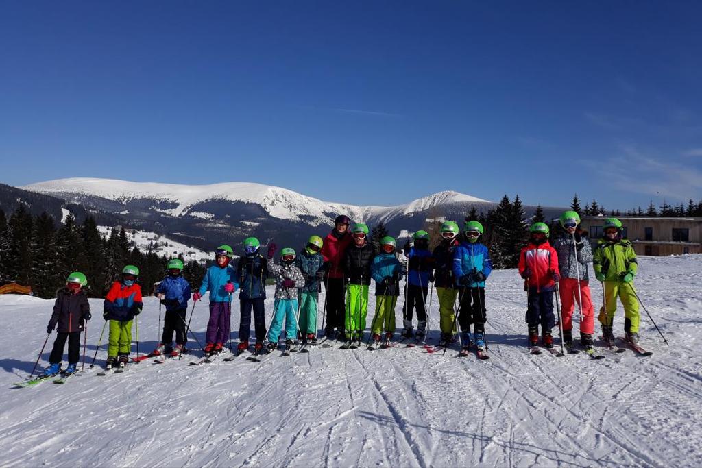 Na každý den byly připraveny soutěže "Krkonošského víceboje" - vyzkoušeli jsme si na vlastní kůži mushing, potkali jsme se se záchranářem horské služby, dali jsme si cross road na svahu u boudy,