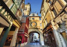CESTOU FRANCOUZSKÝCH KRÁLŮ Z CHAMPAGNE DO VÝCHODNÍ NORMANDIE PAŘÍŽ, DÁMA NA SEINĚ Rouen 5 dní Notre-Dame Giverny 5 dní L Étretat Moulin Rouge Francie je neuvěřitelně rozmanitá země!
