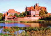 Za prohlídku stojí také gotická brána BARBAKÁN, budova JAGELLONSKÉ UNIVERZITY a obrazárna v MUZEU CZAR- TORYSKÝCH. Krakow nabízí skvělé nákupy (např.
