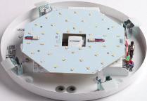 - Příklad: Svítidla s automatickým spínáním pomocí integrovaného vysokofrekvenčního senzoru Light fittings with automatic switching by integrated HF sensor Přednosti svítidel /Advantages of sensor