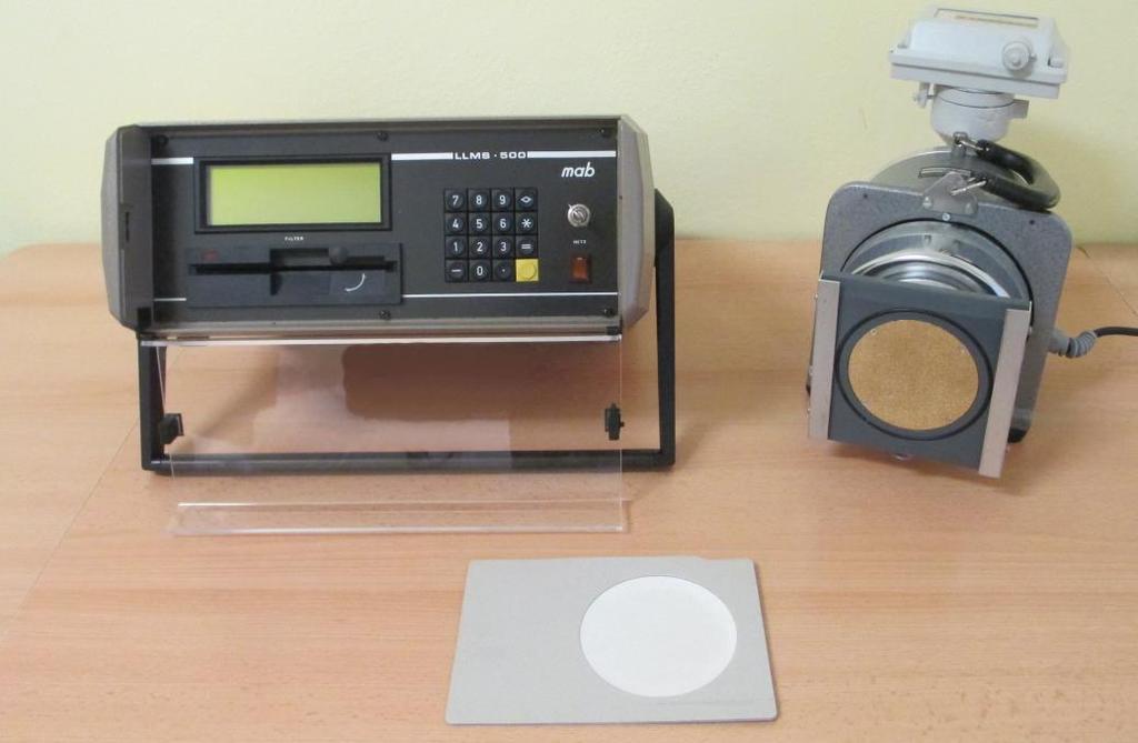 Měření radonu ve vodě přístrojem LLM 500 V tomto případě v menu přístroje zadáme měření ve vodě. Do speciální diskety vložíme filtrační, popř. savý papír, a upevníme ho např.