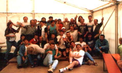 Muţstvo ţáků na turnaji v Graitschenu-červen 1997 Zleva stojí:jan KOVÁŘ,Zdeněk STROUHAL,Petr