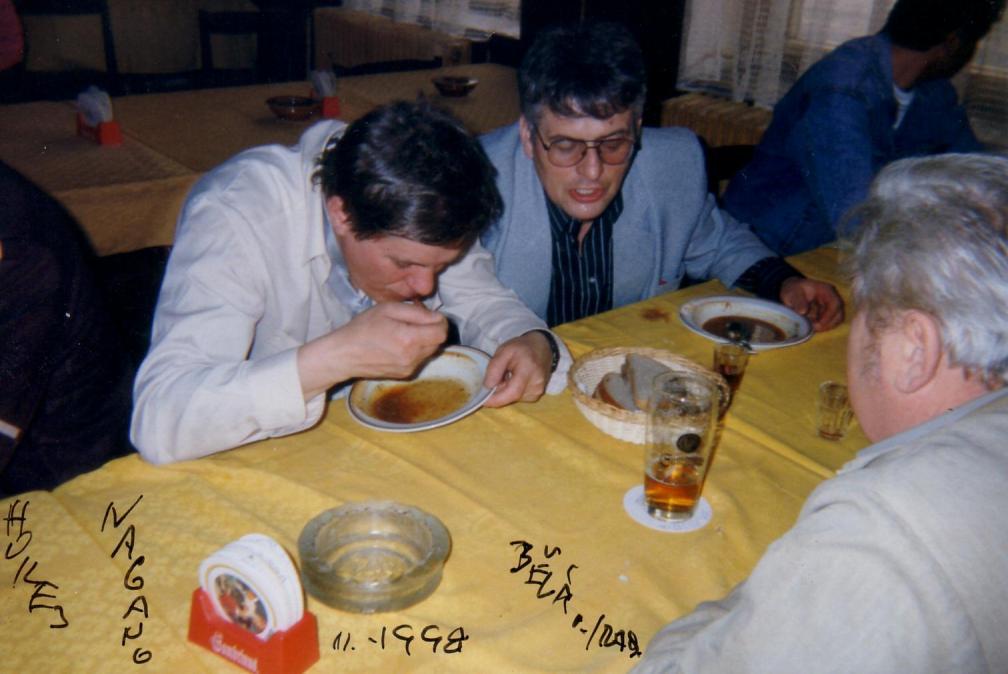 I.FOTBALOVÝ PLES V únoru 1998 uspořádal fotbalový oddíl 1.fotbalový ples.k tanci a poslechu hrála skupina CRYSTAL.