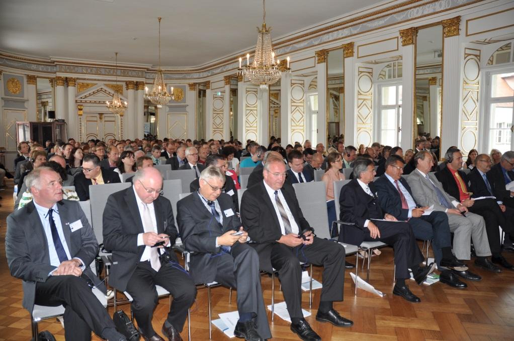 Obr. 3 Slavnostního zahájení programu se zúčastnil velký počet účastníků Nové internetové stránky programu Tyto a další prezentace, na které