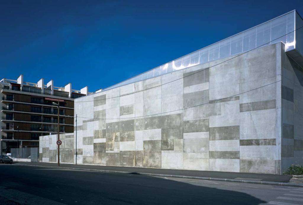RUFFI GYMNASIUM V MARSEILLES 2a INVESTOR: MĚSTO MARSEILLES ARCHITEKTONICKÝ NÁVRH: RÉMY MARCIANO ARCHITECTE DODAVATEL: CAMPENON BERNARD MEDITERRANEE, COLAS MEDITERANNEE, SOGEV ROZPOČET: EUR 1,45 MIL.
