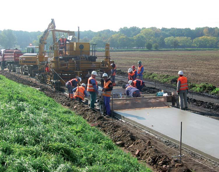 Při dodržení velmi přísného technologického postupu při pokládce cementobetonového