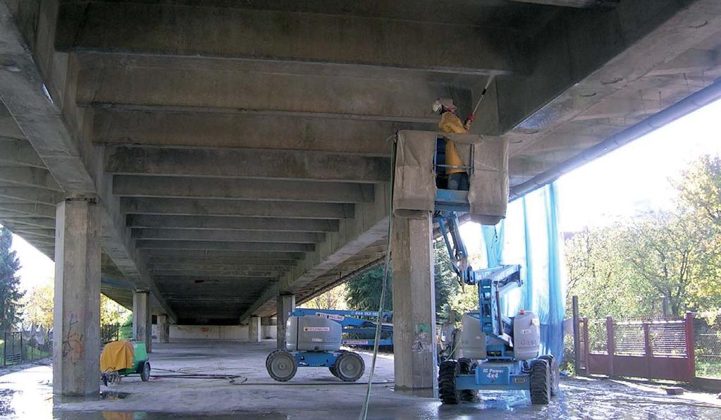 5a 5b 6a 5c 5d 6b 5 a Příprava fasádních prefabrikovaných betonových desek k transportu, b Obtisk prokladových desek na fasádním panelu, c Vyčištěný povrch, d Detail opraveného panelu 6 a Tryskání