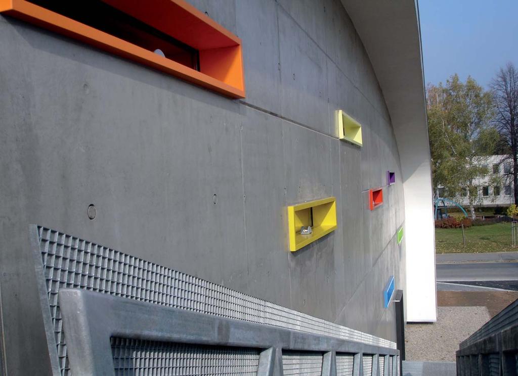 a že beton bude zřetelný v nosné konstrukci a zároveň bude jedním z hlavních výtvarných prvků celé stavby, bylo nezbytné udělat několik zásadních rozhodnutí.