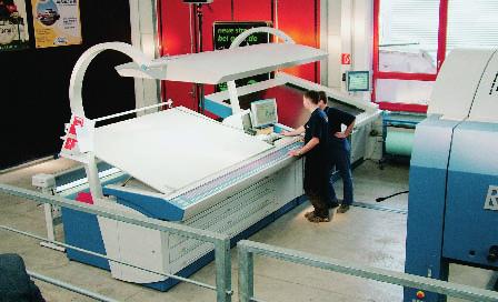 Produkty Rapida 205 nový velkoformátový stroj od KBA Když uvidí tiskař, který dosud pracoval na archových ofsetových strojích v normálních formátech B1 nebo B2, jumbo tiskový stroj KBA Rapida 205,