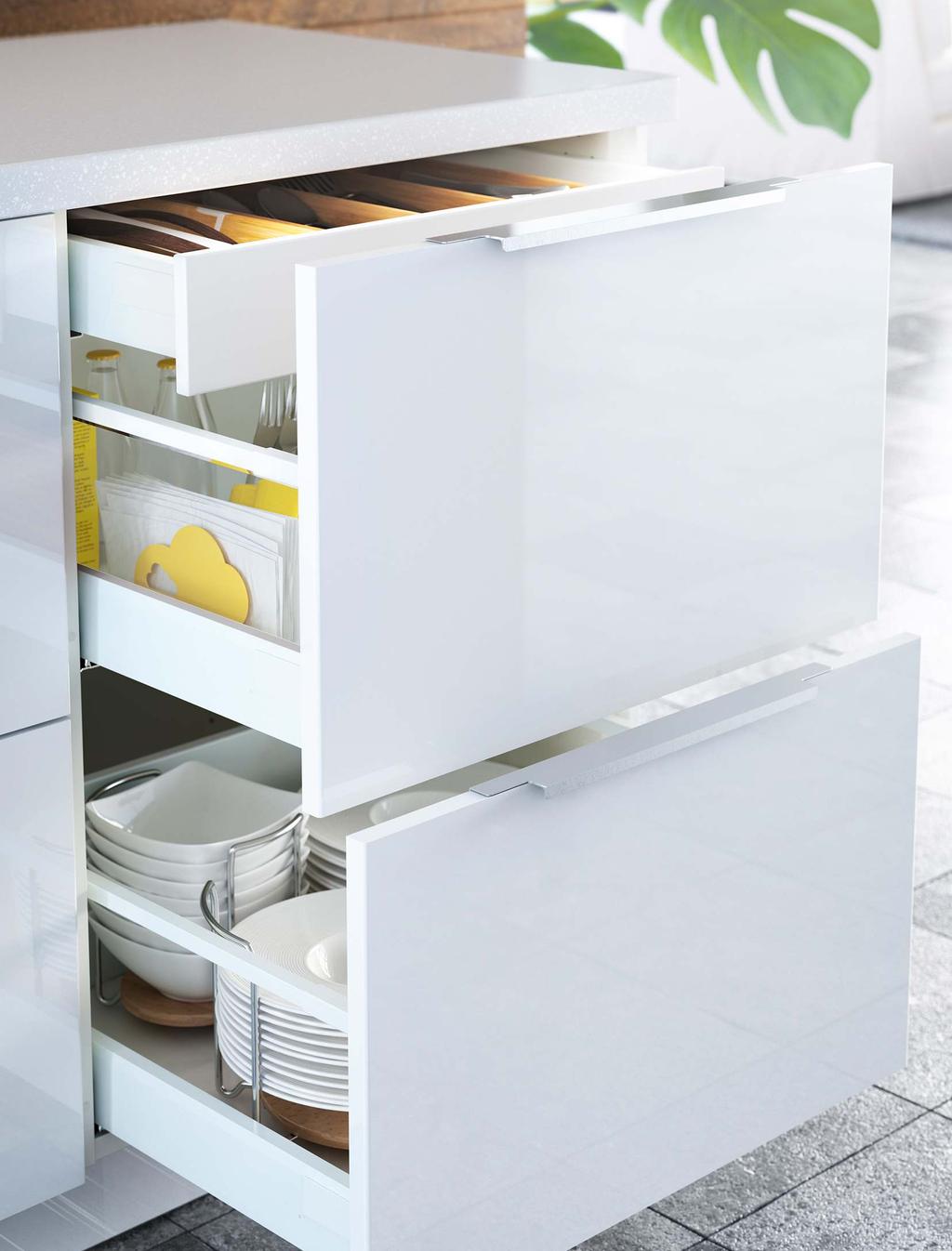 Kupte si kuchyni. A získáte zdarma klid v duši. Kuchyně IKEA jsme navrhovali tak, aby něco vydržely a dobře fungovaly po celé roky.