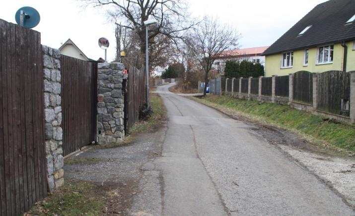 v přímém úseku v úrovni budovy SEKAR je vhodné umístit