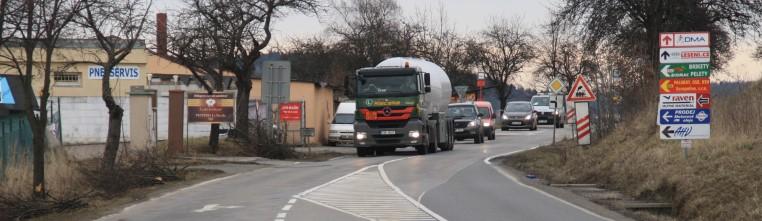 2.2.3. Automobilová doprava Území je značně zatíženo vlivy z dopravy na dálnici D1, které lze přímým způsobem zmírnit nyní již jen těžko. Sekundární je pak dopad z umístění sjezdu EXIT 15.