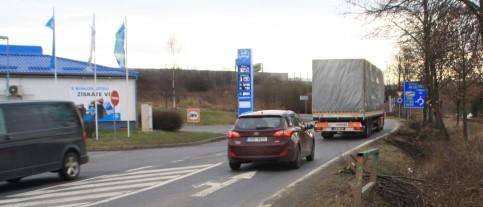 000 vozidel průměrně za všední den, což je logické vzhledem k situování a funkci silnice II/107 a současně umístěním průmyslových zón, logistických center, výrobních areálů a rozšiřujících se