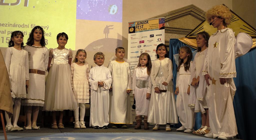 Všichni andělíčkové i čertíci se skvěle vypořádali se svým textem, mikrofonem i trémou a jejich vystoupení prostě nemělo chybu.