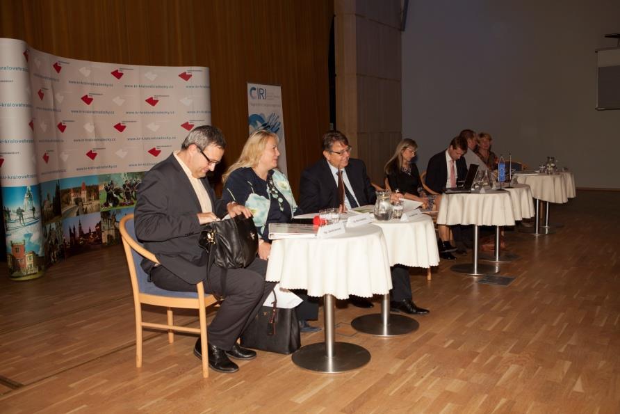 účastníků převážně z měst a obcí KHK v Hradci Králové 24. 10.