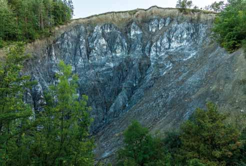 Po dlouhém přejezdu nejpřírodněji zpřístupněná jeskyně Polovragi (= pololékař) v krásné soutěsce Oltet Gorges a poté Pestera Muierilor (= Ženská j.