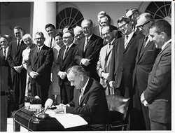 ) v ČSR 1964 Přijetí zákona na ochranu divočiny ( The Wilderness Act ) v USA A wilderness, in contrast with those areas where man