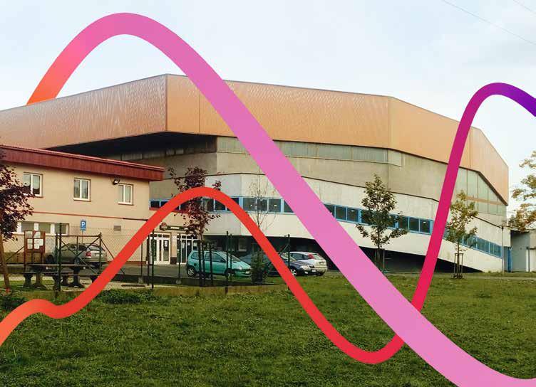 Spektrum nabízených služeb rovněž zahrnuje ubytování a možnost občerstvení ve sportovním