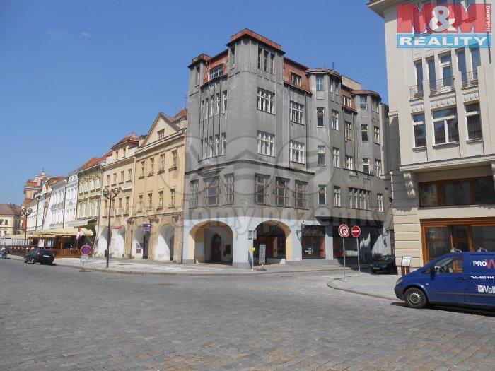 Bytový dům, 1, Velké náměstí, Hradec Králové 1. Identifikace Prodej, Bytový dům, 1, Velké náměstí, Hradec Králové Celková cena: 34.000.