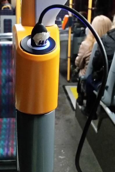 Vybavení vozidla zásuvkami USB má pro cestujícího tu výhodu, že v případě, že cestující může počítat s tím, že jsou všechna vozidla vybavena USB zásuvkami, tak s sebou pro nabíjení mobilního telefonu