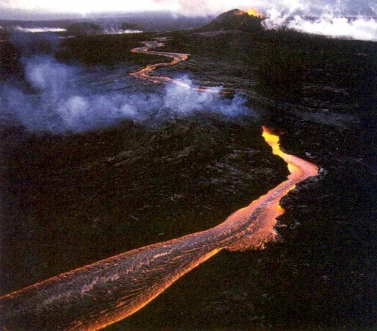 Vulkanické erupce Neexplosivní Explosivní tephra, pyroklastika erupční sloupy a spad tephry pyroklastické proudy laterální výbuchy Tok nízce viskózní lávy