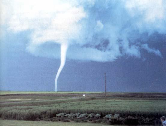 Nebezpečí spojená s oceány a počasím Výjimečné počasí Tornáda: krátkodobé události, 300 400