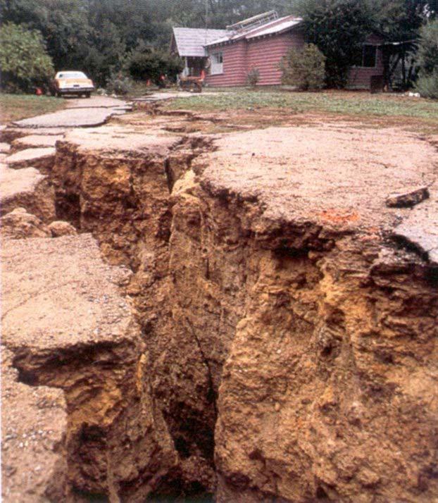 Předvídání a výstraha Předvídání je vyjádření pravděpodobnosti, že událost nastane. Vyžaduje kontinuální monitorování geologických procesů.