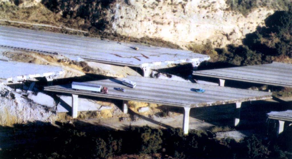 Role geologů Některé události nelze ovlivnit impaktu meteoritu nelze zabránit a jen velmi těžko jej lze předvídat. Je však celá řada nebezpečí, na která se lze připravit.
