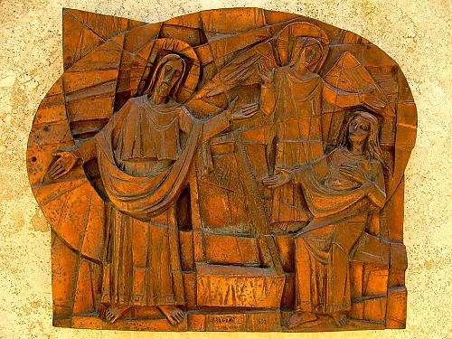 3. zastavení VZKŘÍŠENÝ SE UKAZUJE MAGDALÉNĚ Z evangelia podle Jana Ježíš jí řekl: "Marie!" Obrátila se a zvolala hebrejsky: "Rabbuni", to znamená 'Mistře'.