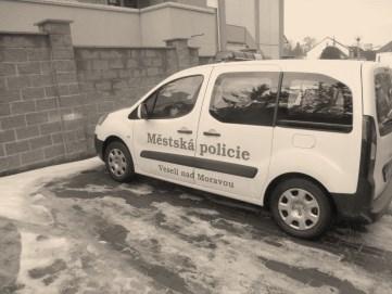 TECHNICKÉ ZABEZPEČENÍ Městská policie disponuje dvěma služebními vozidly, která jsou označena a vybavena v souladu s platnou prováděcí vyhláškou.
