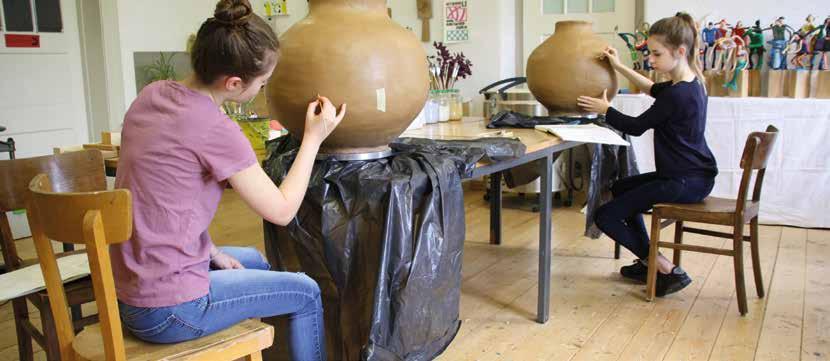 KUNSTbeTRIEB Kunstschule Cham KUNSTbeTRIEB Um lecká škola Cham Ludwigstr. 13 93413 Cham T. 0 99 71 / 76 82 68 E-Mail: briefkasten@kunstbetrieb-cham.