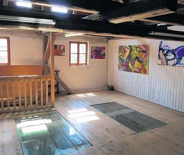 KUNSTHALLE PERTOLZHOEN Ein beweglicher Ort für die Kunst Die KUNSTHALLE PERTOLZHOFEN ist ein Hochseecontainer.