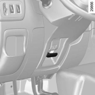 VOLANT/POSILOVAČ ŘÍZENÍ Posilovač řízení Při běžícím motoru nevytáčejte volant až na doraz (nebezpečí poškození čerpadla posilovače řízení).