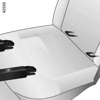 BEZPEČNOST DĚTÍ: výběr upevnění dětské sedačky (2/2) 1 2 4 3 Úchytné body ISOFIX byly vypracovány exkluzivně pro dětské sedačky zádržného systému ISOFIX.