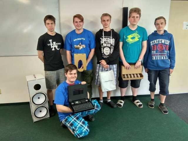 Úkolem studentů bylo vymyslet vlastní obal, 3D model či mechanismus jakéhokoliv objektu, následně vytvořit jeho fungující model a před porotou a diváky prezentovat svůj výrobek a postup jeho