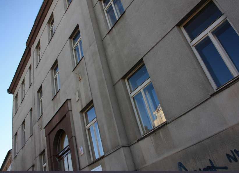 Hlavní budova školy Palackého náměstí 100 SOU a centrum odborného