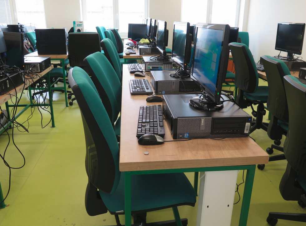 Výhodou je úzká vazba na blízkou průmyslovou zónu Žebrák, kde se