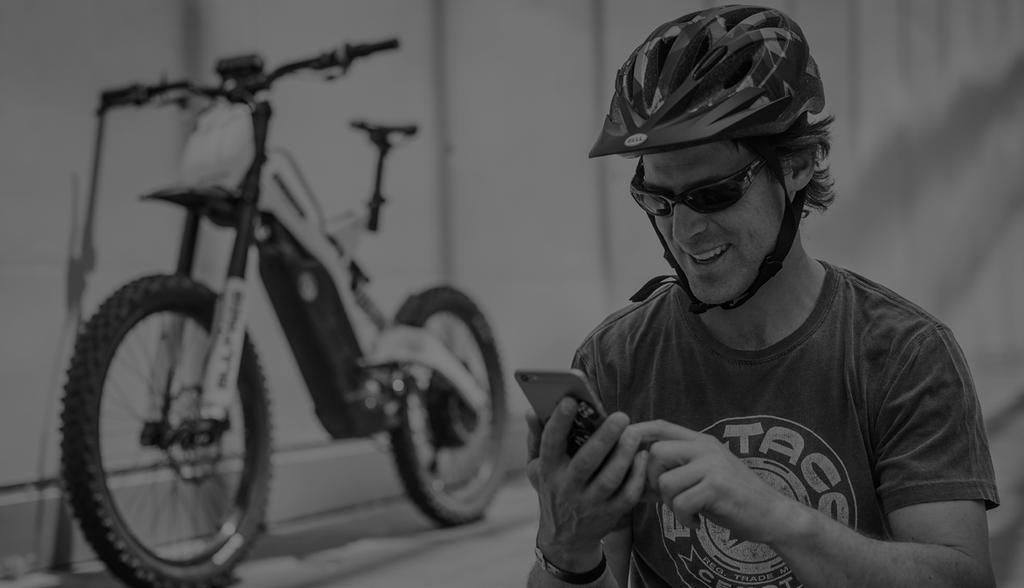 PŘI POJE NÍ VÁŠEŇ Ovládejte Brinco systémem startování Keyless, sledujte jej na Smartphonu a na Cloudu, vyjměte