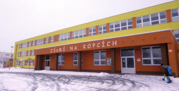 Od září 2008 je umístěna v prostorách základní školy mateřská škola. Nejprve byla otevřena jedna třída, od září 2011 fungují třídy dvě - třída Sluníček a třída Hvězdiček.