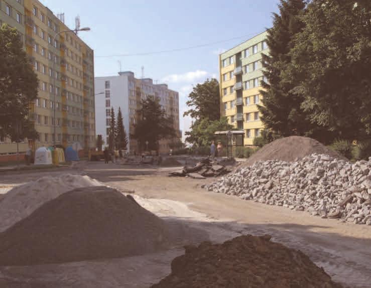 Je to jednak havárie na kanalizaci pøed domem 1201 1203, bohužel také nevyhovìla požadovaná únosnost plánì v èásti