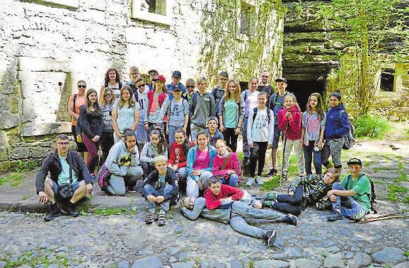 červenec 2017 Hlinecké noviny 9 Ležákovka na poznávacím pobytu v Národním parku České Švýcarsko V pondělí 29. května se 33 žáků VI. A a VIII.