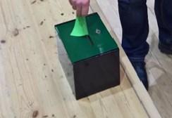 Pokud byste náhodou neměli vlastní něco, nabízím jako tip na těšení třeba naši příští konferenci, kterou už teď zařizujeme v Plzni, a věřím, že kdo pojede, nebude litovat.