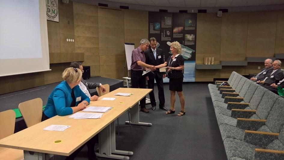 Miroslav Novosad, Ph.D., předseda Rady SDMG, z. s., doc. Ing. Hana Staňková, Ph.D., proděkanka pro rozvoj Hornicko-geologické fakulty a zástupkyně vedoucího Institutu geodézie a důlního měřictví a Ing.