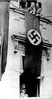 prosince 1938 vnacistické limuzíně seděla jedna z nejtemnějšíchpostav světové historie,říšský kancléř Adolf Hitler. Králíky nejprve projel kolem osmé hodiny ranní.